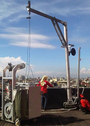 Davit with a small BMU cradle